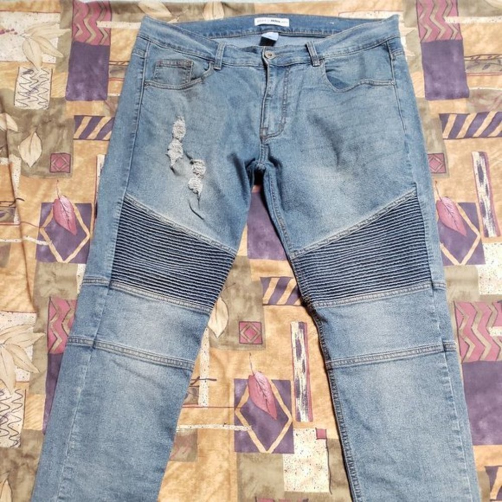 Fashion Nova Men Size 38 Denim Distressed Jeans - Pre-Owned